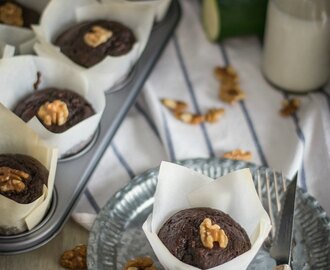 Muffins ligeros de doble chocolate, calabacín y nueces (receta vegana)