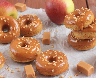 Apfel-Karamell-Donuts aus dem Backofen