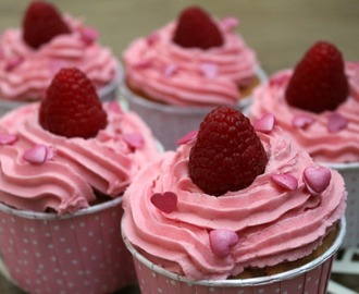 Vanilla Cupcakes with Raspberry Buttercream, perfect for your Valentine