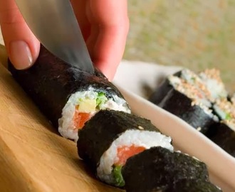 Aprendé a hacer sushi y hacé gala de tus encantos culinarios con esta receta súper fácil de hacer.