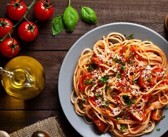 Spaghetti met tomaat en basilicum