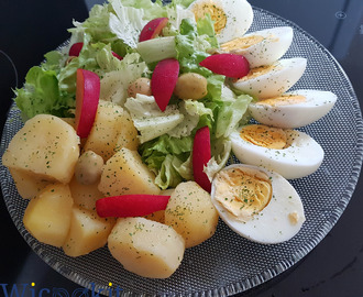 Salade composée, Oeufs, pommes de terre, olives, salade