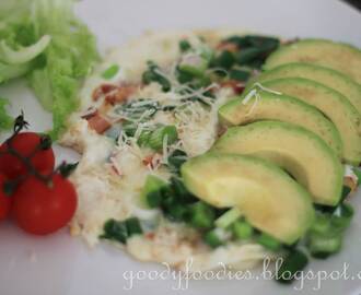Recipe: Egg white omelette with bacon and sliced avocado