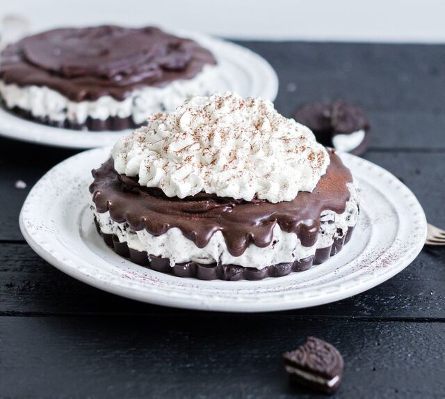 Oreo cookies & cream chocolate pie