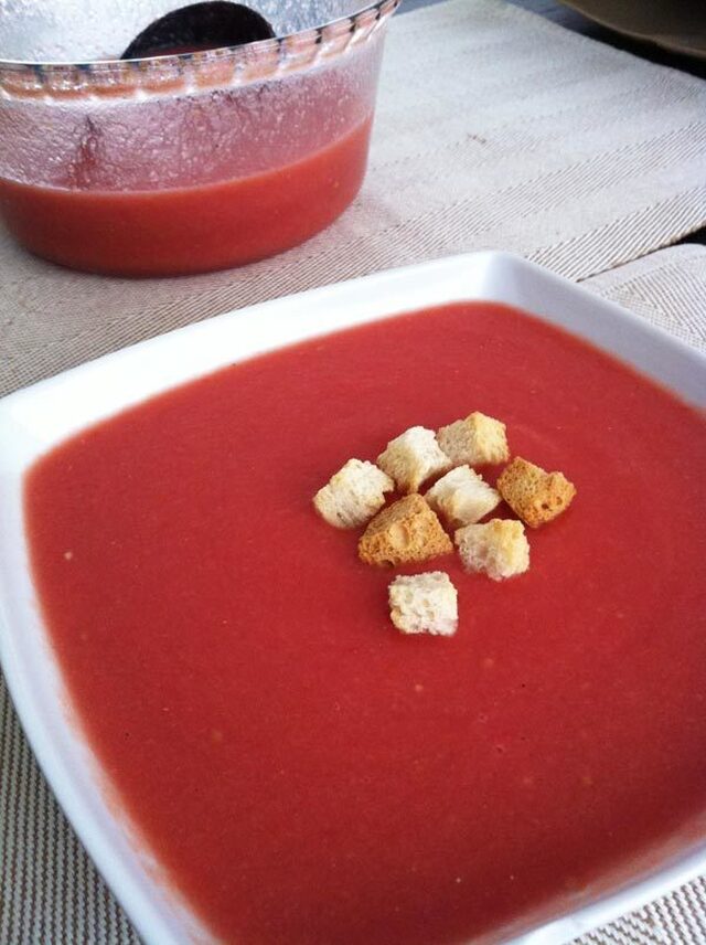 Sopa de tomate fria