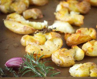 Geplette aardappelen uit de oven met knoflook & tijm