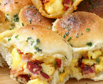 Cheesy Bacon and Egg Breakfast Bombs (With VIDEO)