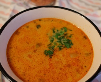 Wegańska zupa z soczewicą i mlekiem kokosowym