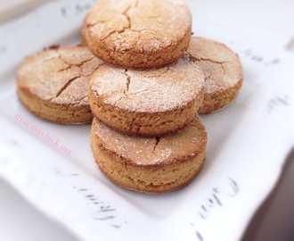 Healthy apple and cinnamon biscuits