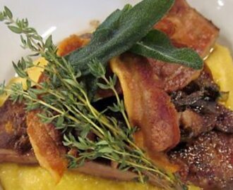 Calves' liver with polenta, bacon and balsamic onions