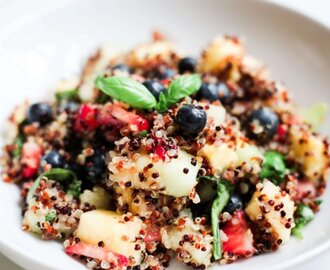 Salát z quinoi, který je vhodný pro všechny, kteří potřebují doplnit bílkoviny