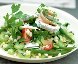 Salade met groene selder en geitenkaas