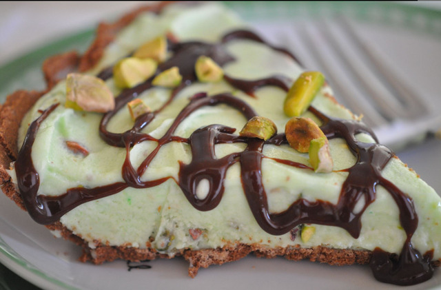 Easy Healthy Desserts – Go Green with Frozen Pistachio Pudding Dessert Pie