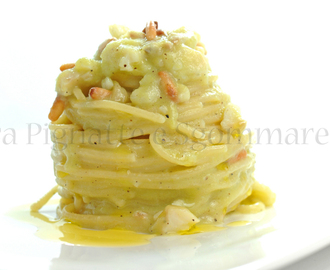 Spaghetti con merluzzo ‘quasi cotto’, crema di broccolo romanesco e pinoli tostati al sale