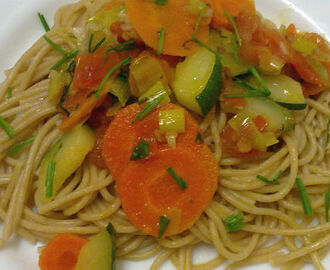 Esparguete integral com Legumes salteados