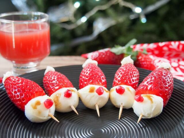 Strawberry Santas and other easy Holiday party ideas #SundaySupper