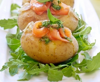Gevulde aardappel met zalm & pesto