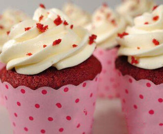 Χριστουγεννιάτικα Red Velvet Cupcakes: Δοκιμάστε την τέλεια σπιτική συνταγή