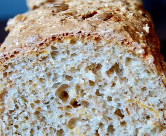 Chleb pszenny z płatkami kukurydzianymi (na drożdżach)