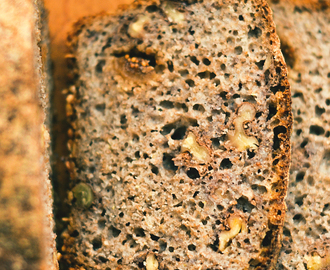 Chleb żytnio-orkiszowy z figami i orzechami włoskimi
