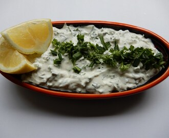 Ingrediënten gezonde knoflooksaus op basis van Griekse yoghurt