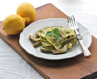 Ravioli ricotta e spinaci con carciofi e limone