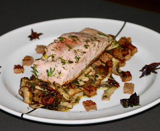 Salmon with gin spices, mushrooms and roasted rye bread