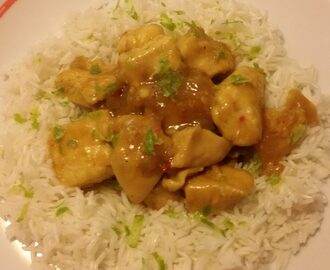 Pollo al curry, lime e latte di cocco con riso basmati