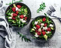 Salat mit Ziegenkäse Avocado und Himbeeren
