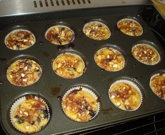 Baking: Proteinbrød og sunne muffins med blåbær og fersken :)