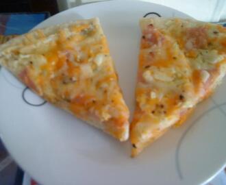 Pizza med Crème Fraîche og skinke