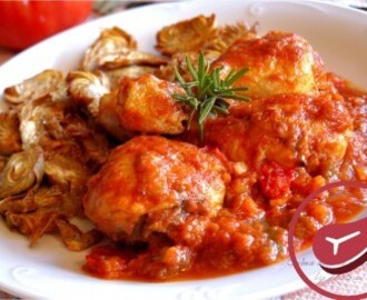 Pollo en salsa de tomate y pimientos