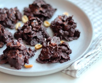 Sundere cornflakestoppe med peanuts og mørk chokolade