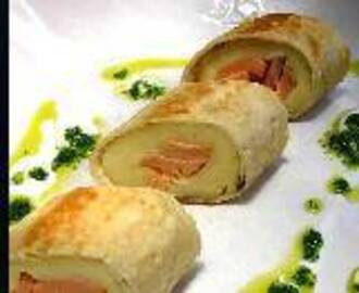 Aardappelwrap gevuld met zalm en groene pesto