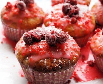 An Autumn Baking Day – Redcurrant Fairy Cakes with Raspberries!
