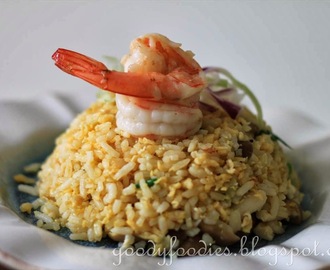 Recipe: Golden fried rice with prawns and bunashimeji mushrooms