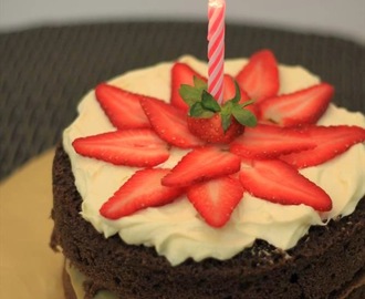 Recipe: Salted caramel chocolate cake with mascarpone-cream frosting and strawberries