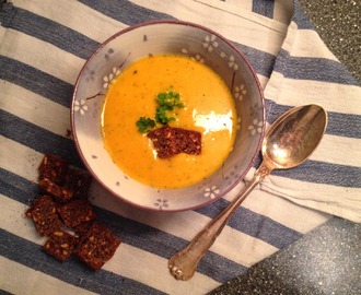 Mild suppe med bagte gulerødder og karry