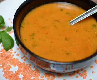Tomato soup with lentils and basil