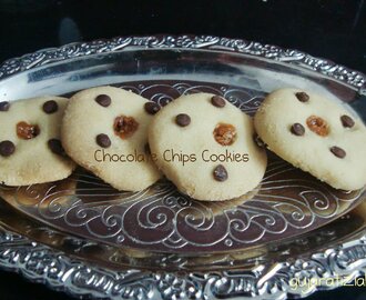 Eggless Chocolate Chips Cookies in cooker