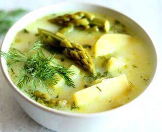 Zupa ze szparagami, ziemniakami i koperkiem