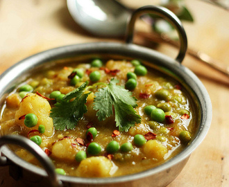 Dhariwala Recipe | Simple and Quick Potato and Peas Curry