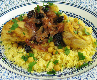 Couscous met kip, gekarameliseerde ui en kikkererwten