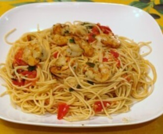 Pasta met knoflook, tomaat, basilicum en garnalen