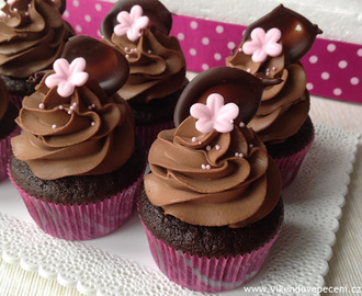 Čokoládové cupcakes plněné slaným karamelem