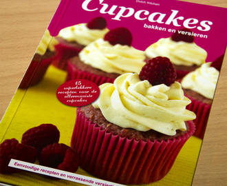 Review, Cupcakes bakken en versieren van Laura Kieft