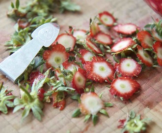 Jordbær- og rabarbrasyltetøy