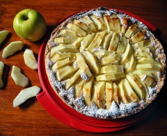 Tarta de manzana con relleno de merengue