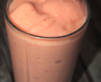 Mango Strawberry smoothie