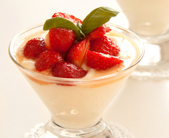 Aardbeien met limoncello en yoghurt